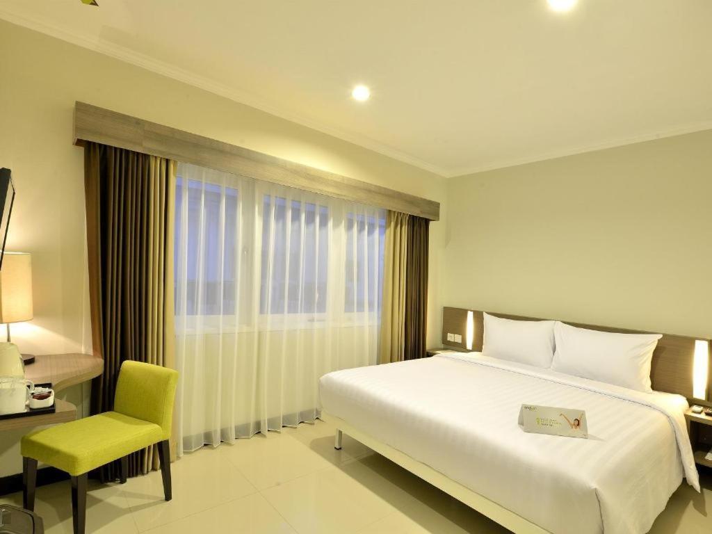 Whiz Prime Hotel Darmo Harapan Сурабая Экстерьер фото